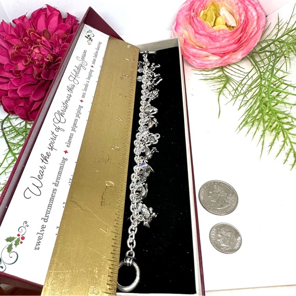 NEW⚜️12 DAYS OF CHRISTMAS Charm Bracelet - In Gift Box! - Picture 8 of 9